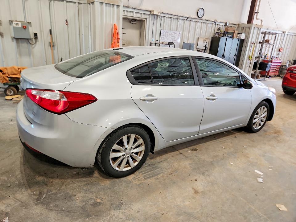 Photo 3 from auction – 2016 KIA FORTE with VIN KNAFX4A67G5580082