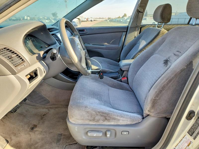Снимка 7 от търг – 2004 TOYOTA CAMRY с VIN JTDBE32K040280499