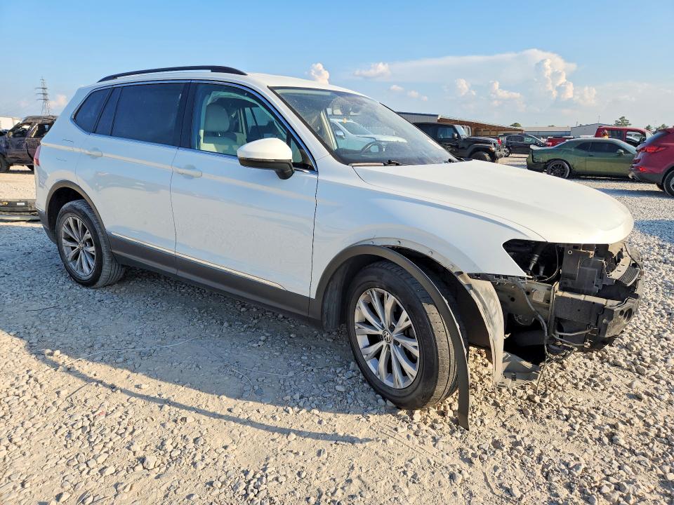 Photo 4 from auction – 2018 VOLKSWAGEN TIGUAN with VIN 3VV3B7AX3JM163091