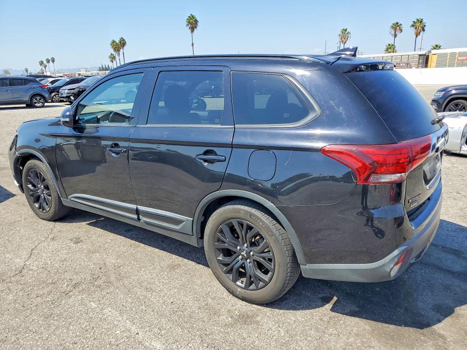 Снимка 2 от търг – 2018 MITSUBISHI OUTLANDER с VIN JA4AD3A33JZ021628