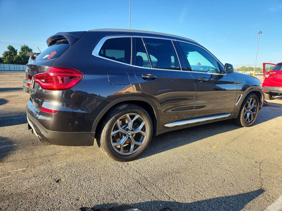 Zdjęcie 3 z aukcji – 2021 BMW X3 z VIN 5UXTY5C03M9F93600