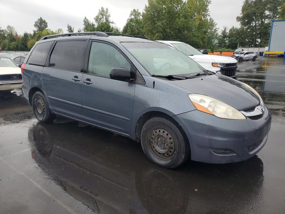 Zdjęcie 4 z aukcji – 2010 TOYOTA SIENNA z VIN 5TDKK4CC9AS305950