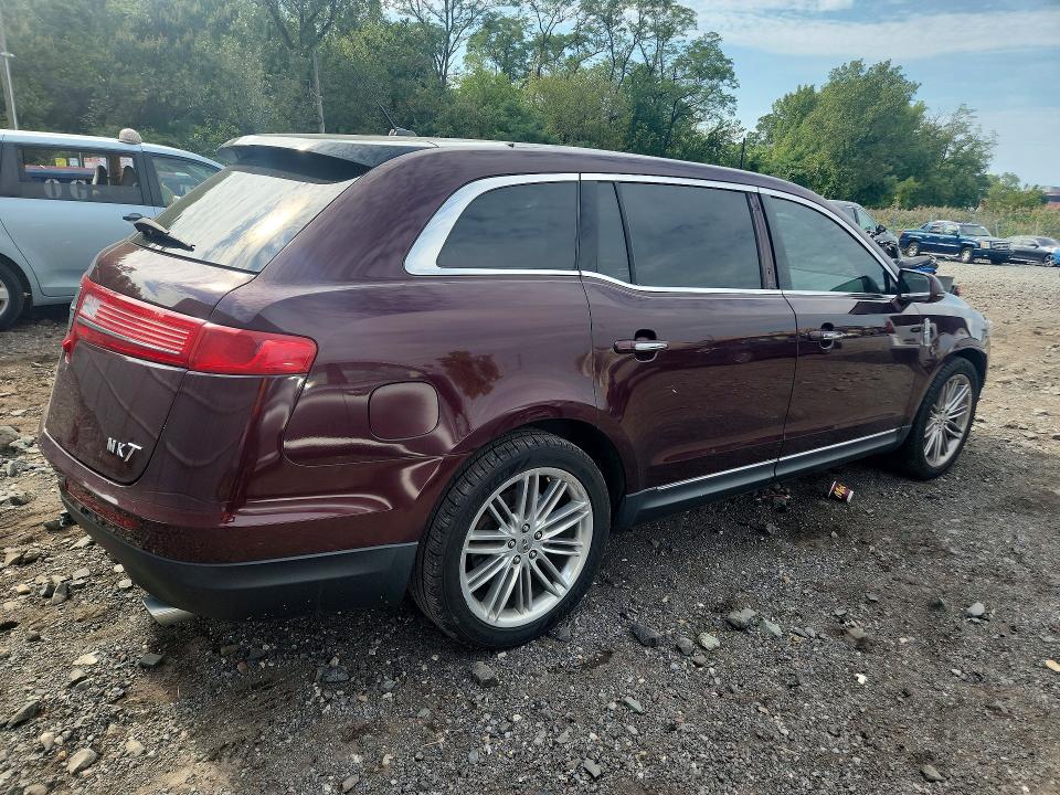 Photo 3 from auction – 2019 LINCOLN MKT with VIN 2LMHJ5AT0KBL00659