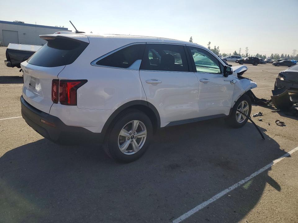 Photo 3 from auction – 2023 KIA SORENTO with VIN 5XYRG4LC2PG163690