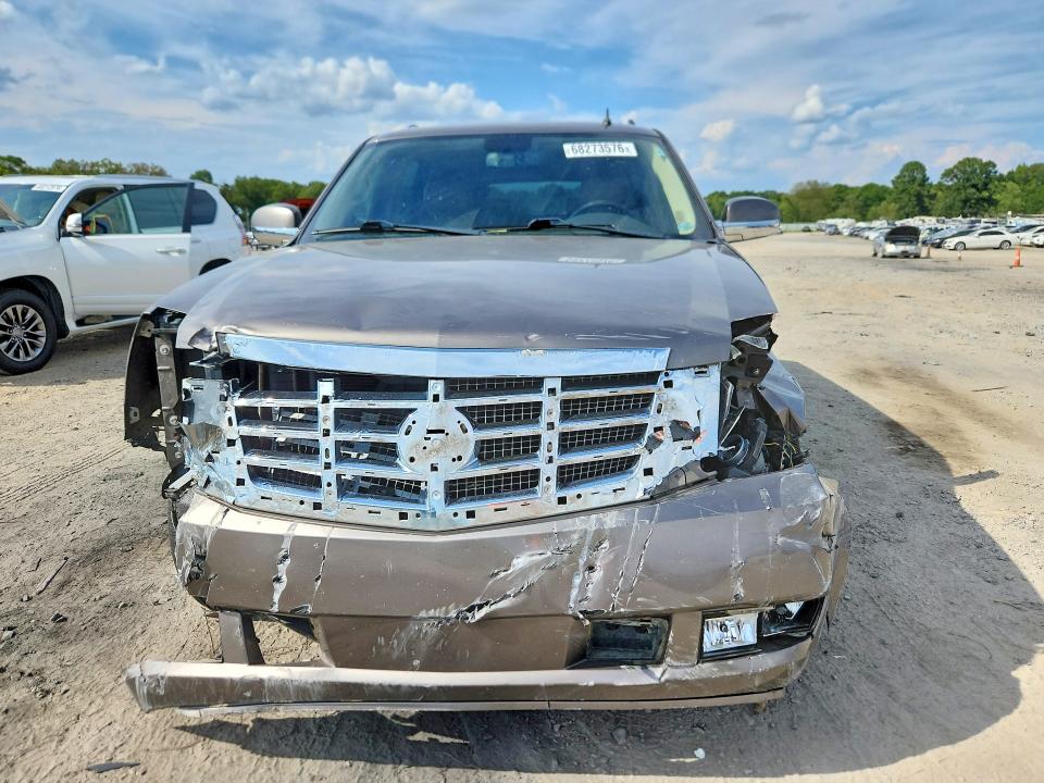 Photo 5 from auction – 2011 CADILLAC ESCALADE with VIN 1GYS4HEF3BR210819