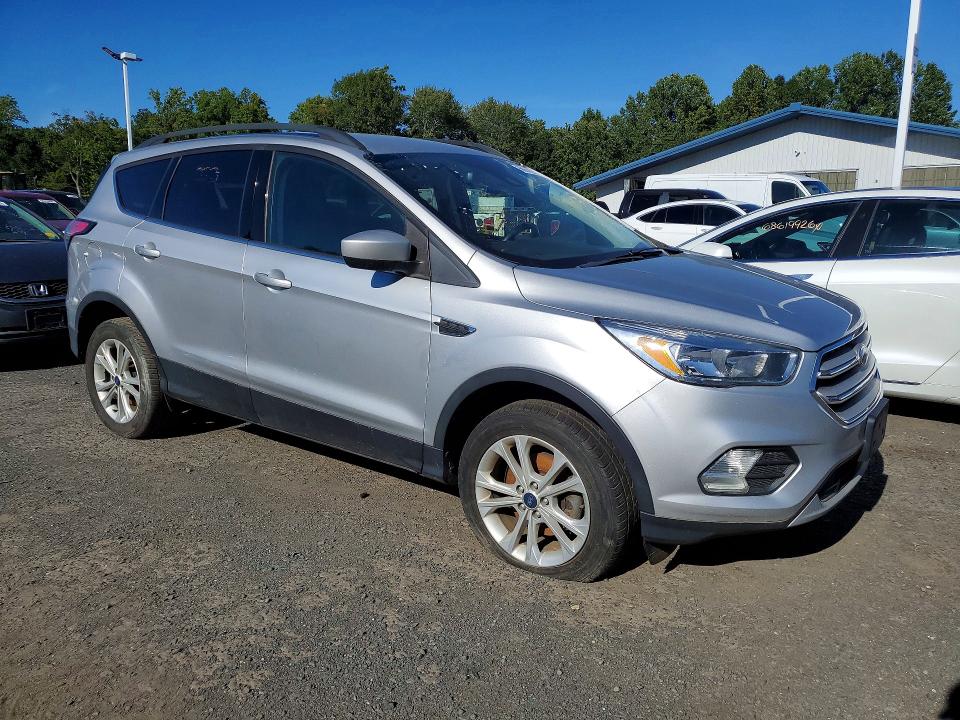 Снимка 4 от търг – 2018 FORD ESCAPE с VIN 1FMCU0GD0JUB88907