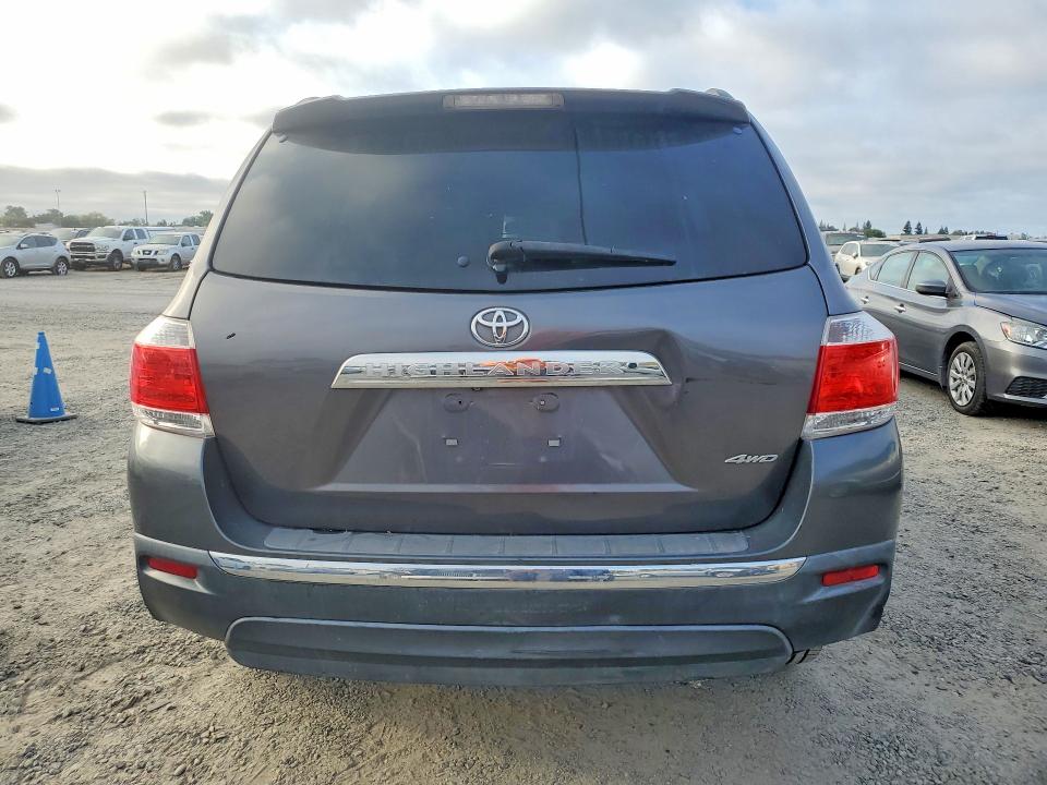Photo 6 from auction – 2012 TOYOTA HIGHLANDER with VIN 5TDBK3EH8CS165217