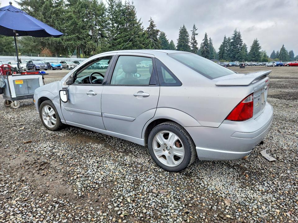 Photo 2 from auction – 2005 FORD FOCUS with VIN 1FAFP38ZX5W212781