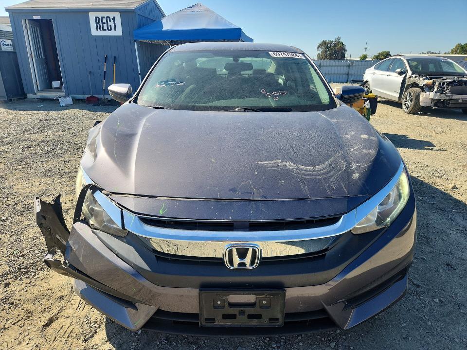 Foto 5 de la subasta – 2017 HONDA CIVIC con VIN 2HGFC2F56HH524147