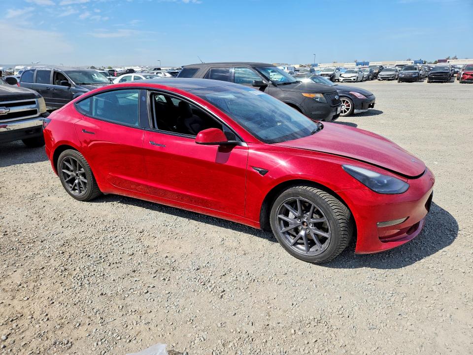 Снимка 4 от търг – 2022 TESLA MODEL 3 с VIN 5YJ3E1EB6NF317899