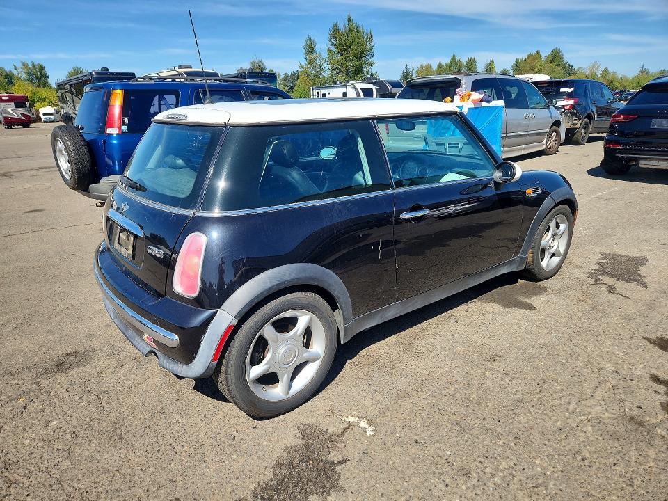 Photo 3 from auction – 2002 MINI COOPER with VIN WMWRC33422TC38206