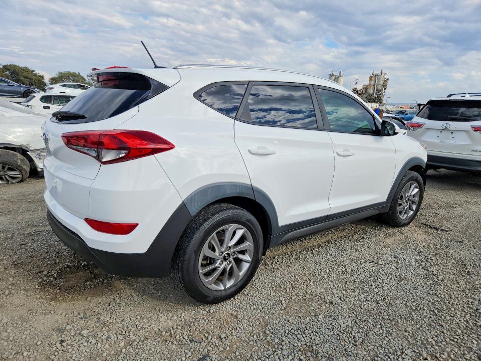 Photo 3 from auction – 2016 HYUNDAI TUCSON with VIN KM8J33A4XGU174204