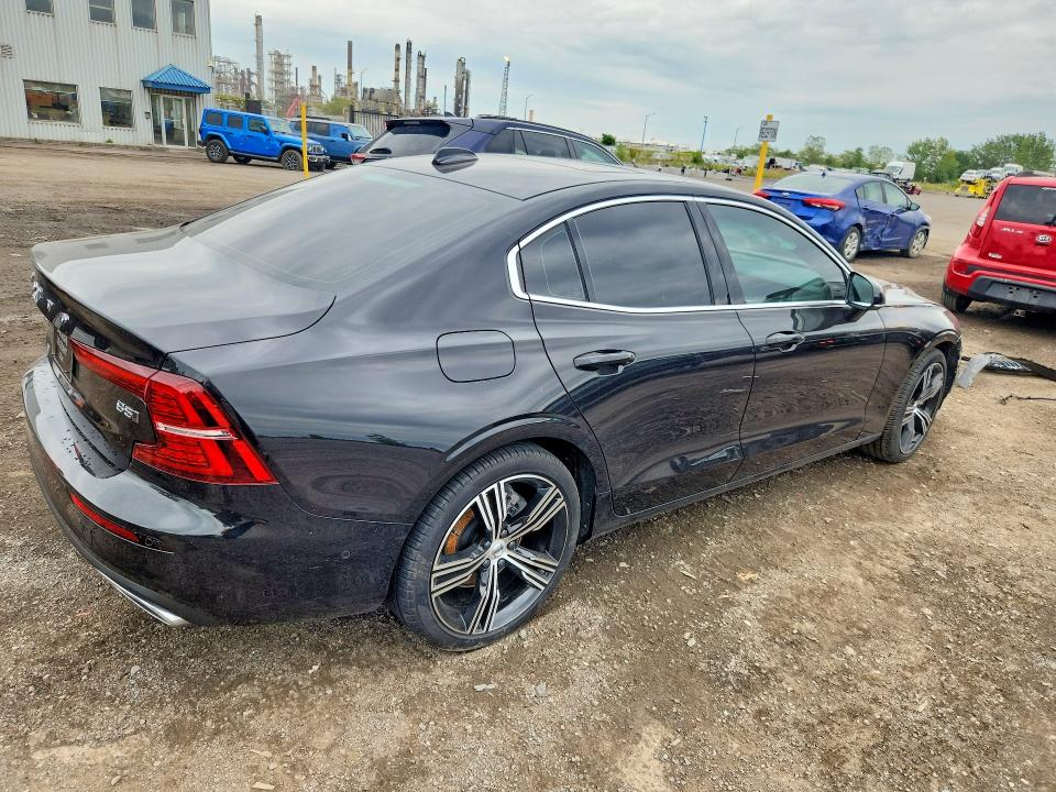 Foto 3 de la subasta – 2022 VOLVO S60 con VIN 7JRL12TL2NG186927