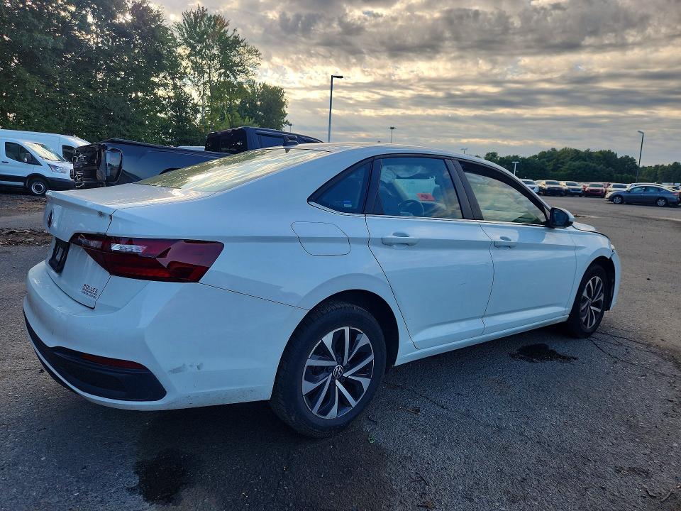 Снимка 3 от търг – 2023 VOLKSWAGEN JETTA с VIN 3VW5M7BUXPM007948