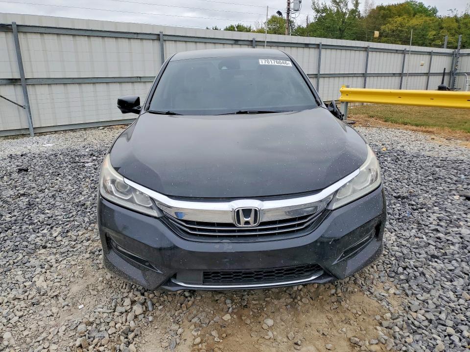 Photo 5 from auction – 2017 HONDA ACCORD with VIN JHMCR6F34HC001054