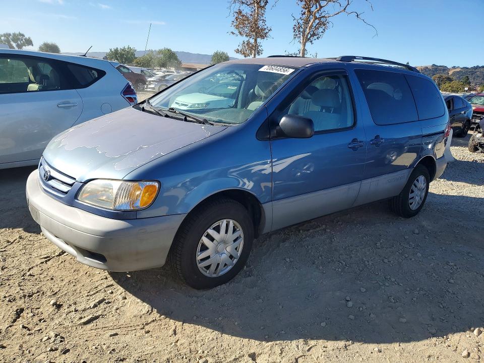 TOYOTA SIENNA 2001 with VIN 4T3ZF13C81U334145 - Photo from auction