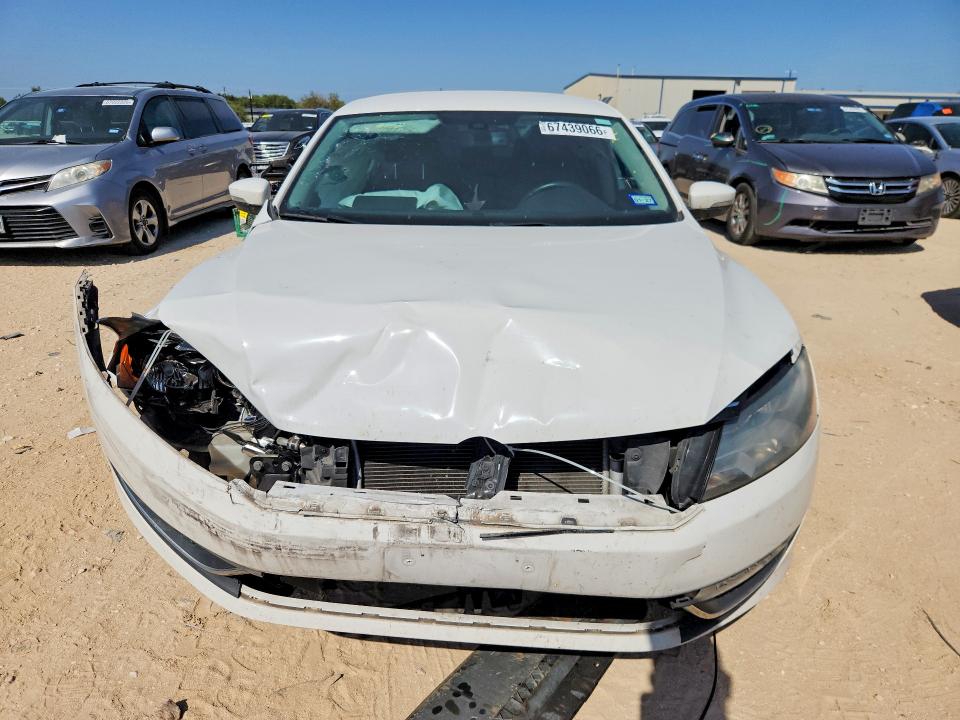 Снимка 5 от търг – 2013 VOLKSWAGEN PASSAT с VIN 1VWBH7A33DC084741