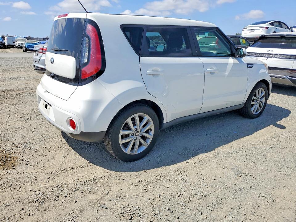 Photo 3 from auction – 2018 KIA SOUL with VIN KNDJP3A58J7528034