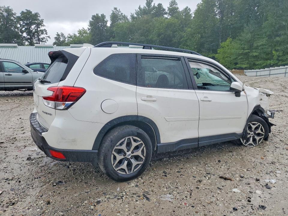 Photo 3 from auction – 2020 SUBARU FORESTER with VIN JF2SKAJC8LH610060