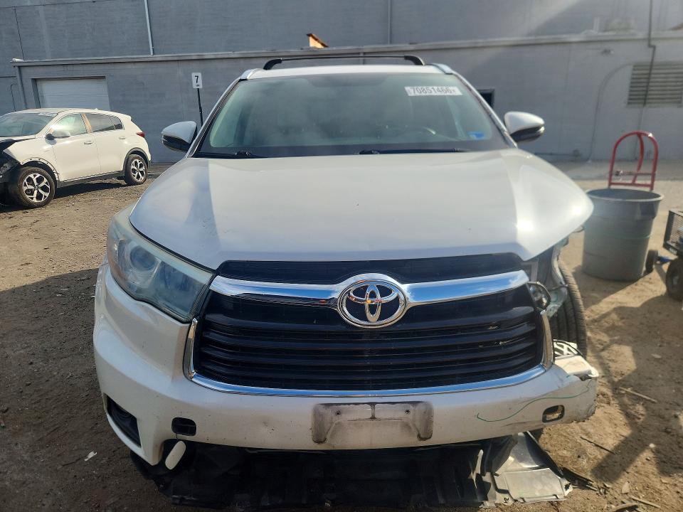 Снимка 5 от търг – 2016 TOYOTA HIGHLANDER с VIN 5TDJKRFH9GS285434
