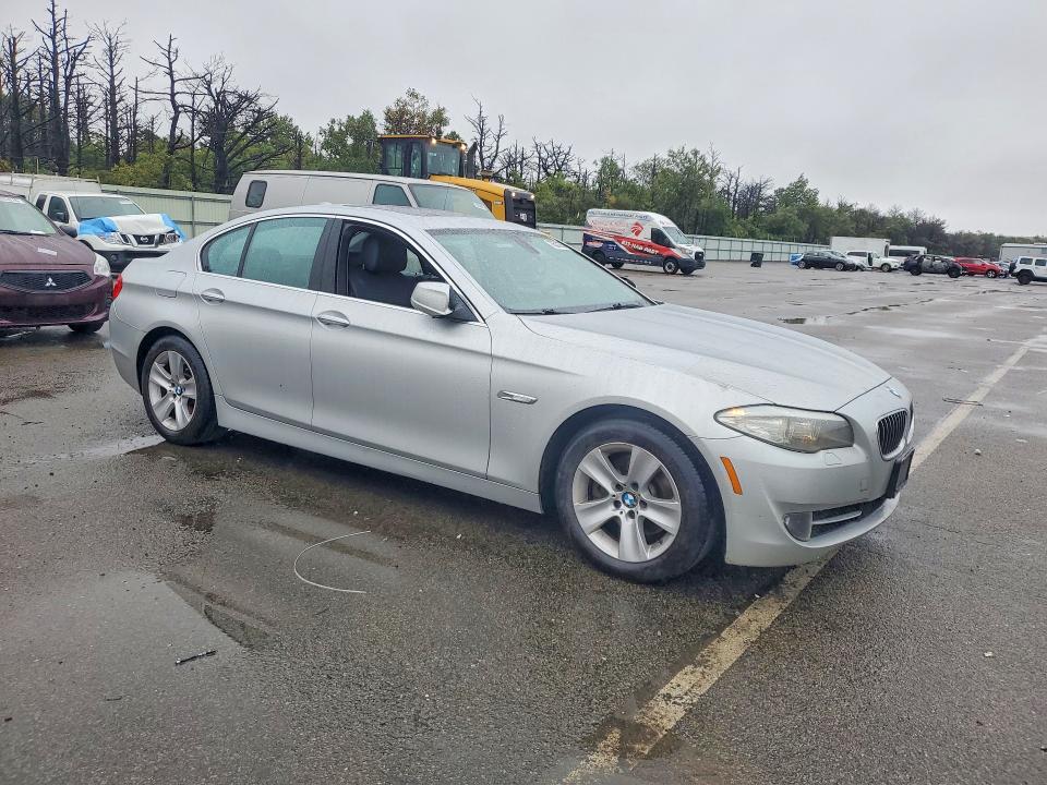 Photo 4 from auction – 2011 BMW 5 SERIES with VIN WBAFR1C53BC741027