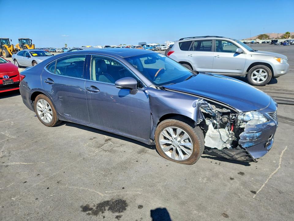 Photo 4 from auction – 2014 LEXUS ES with VIN JTHBW1GG8E2062417