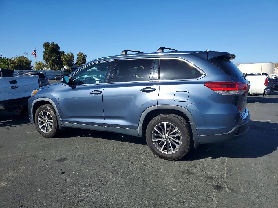 Photo 2 from auction – 2019 TOYOTA HIGHLANDER with VIN 5TDJZRFH8KS724692