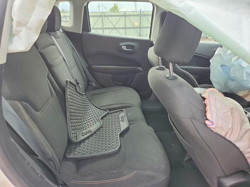 Photo 10 from auction – 2018 JEEP COMPASS with VIN 3C4NJDABXJT344790