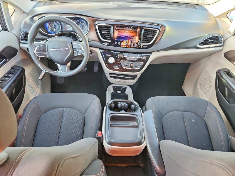Снимка 8 от търг – 2017 CHRYSLER PACIFICA с VIN 2C4RC1BG5HR846737