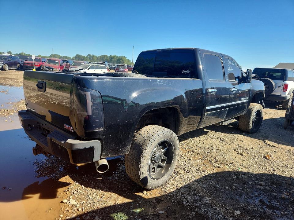 صورة رقم 3 من المزاد - 2011 GMC SIERRA مع VIN 1GT426C86BF181802