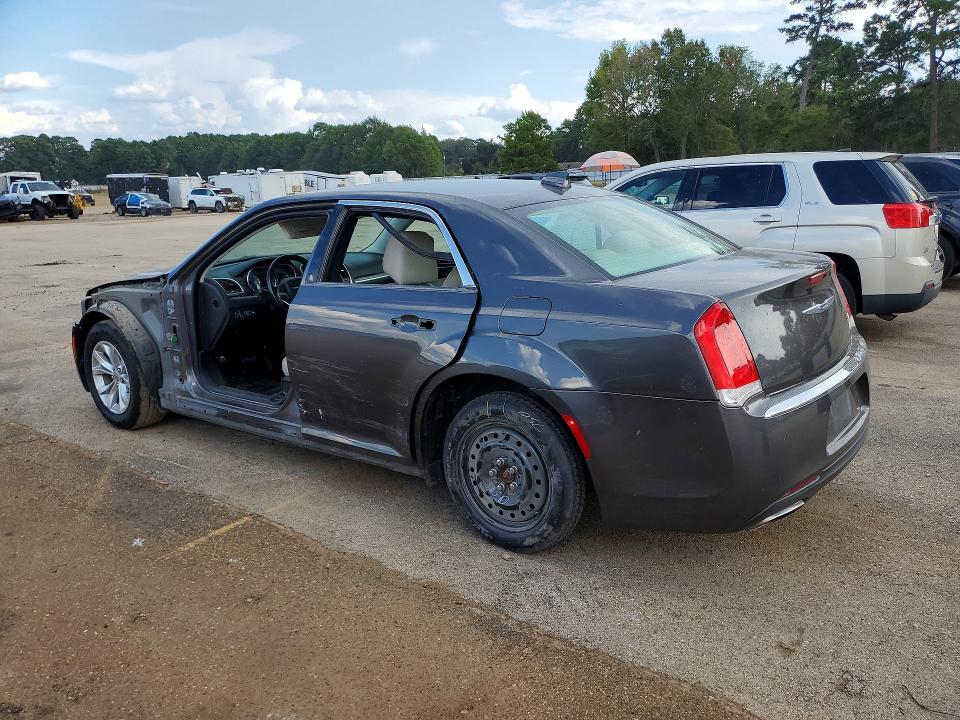 Photo 2 from auction – 2015 CHRYSLER 300 with VIN 2C3CCAAG6FH781184
