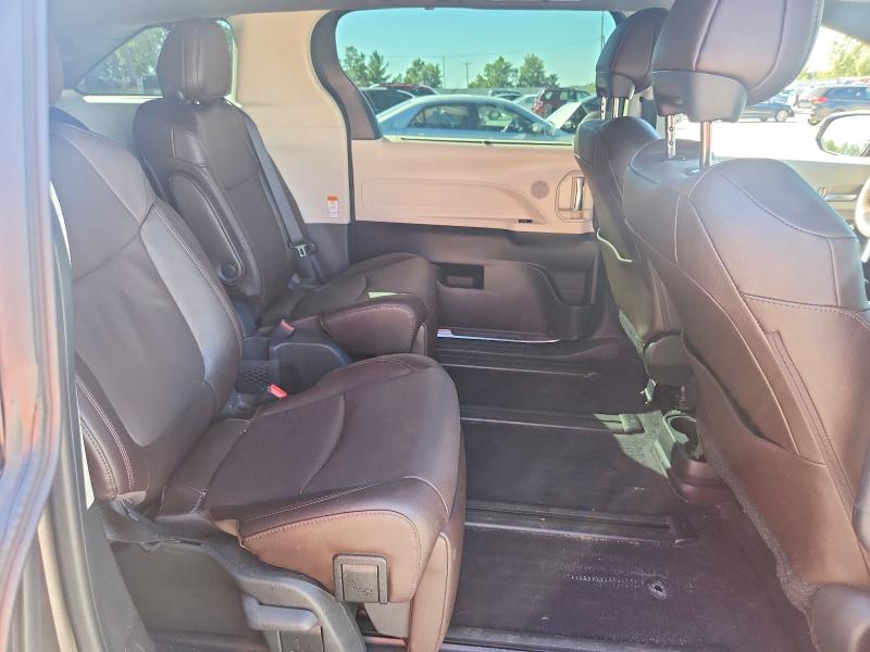 Photo 11 from auction – 2024 TOYOTA SIENNA with VIN 5TDERKEC3RS187402