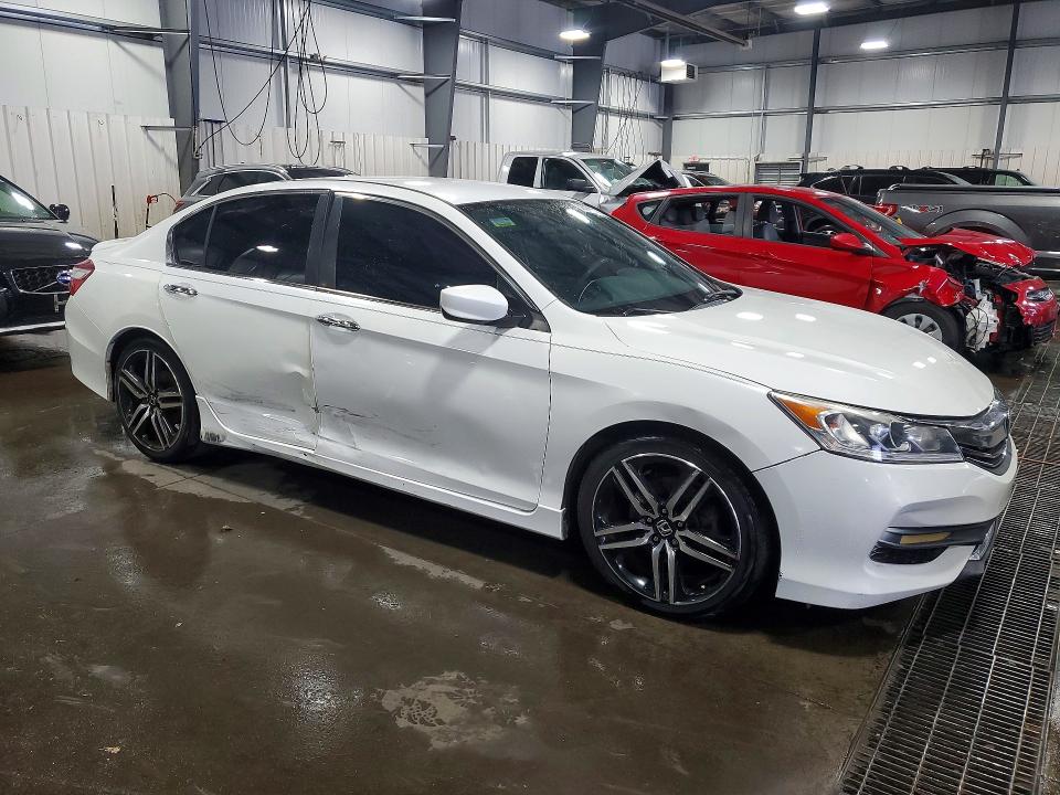 Photo 4 from auction – 2017 HONDA ACCORD with VIN 1HGCR2F54HA123213
