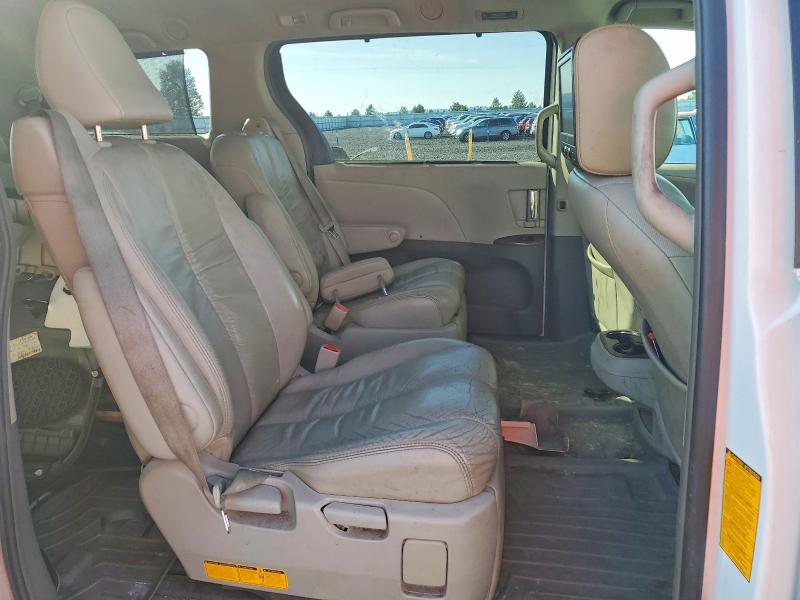 Photo 11 from auction – 2011 TOYOTA SIENNA with VIN 5TDDK3DC4BS029888