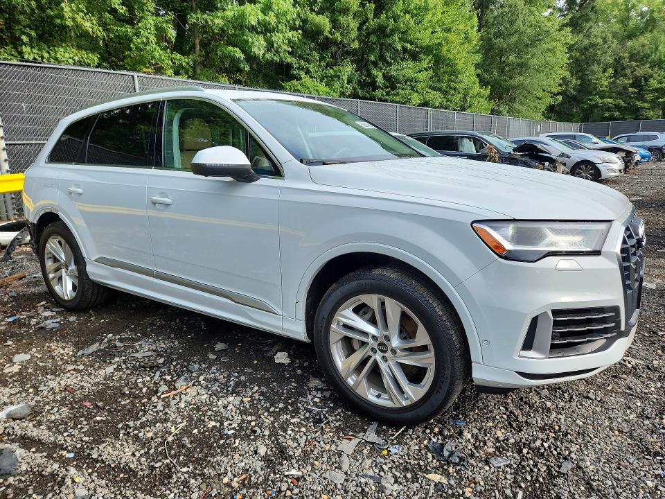 Photo 4 from auction – 2021 AUDI Q7 with VIN WA1LXAF72MD014672