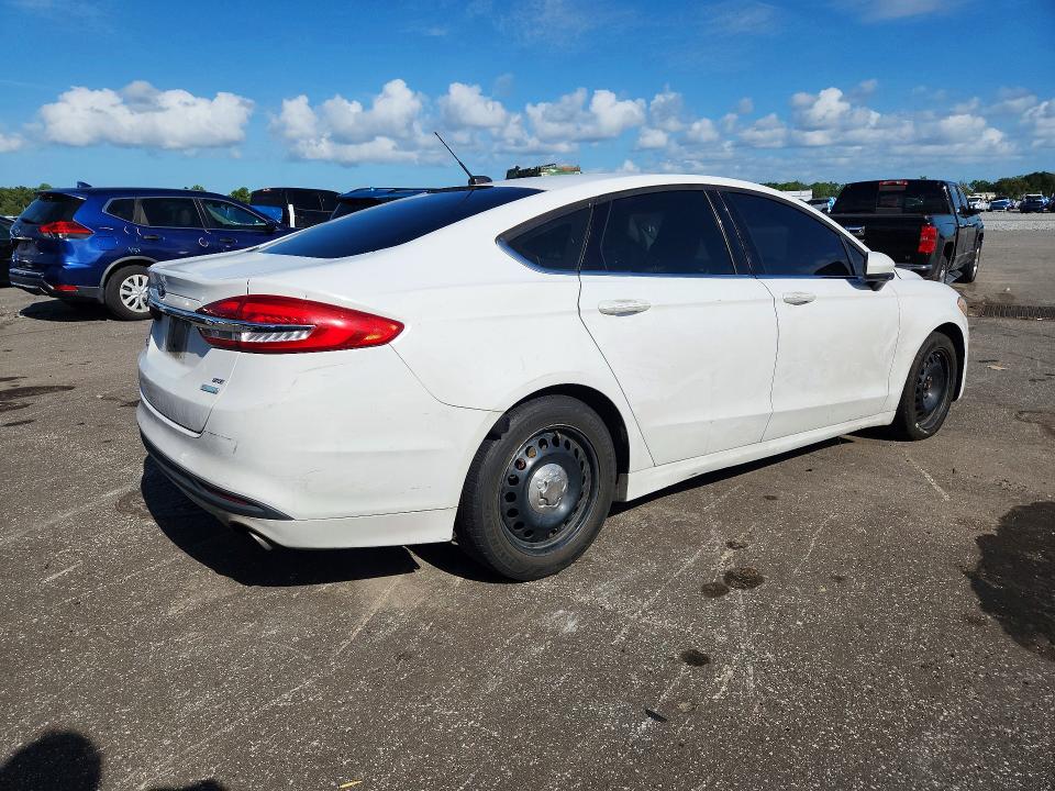 Zdjęcie 3 z aukcji – 2017 FORD FUSION z VIN 3FA6P0HD2HR108182