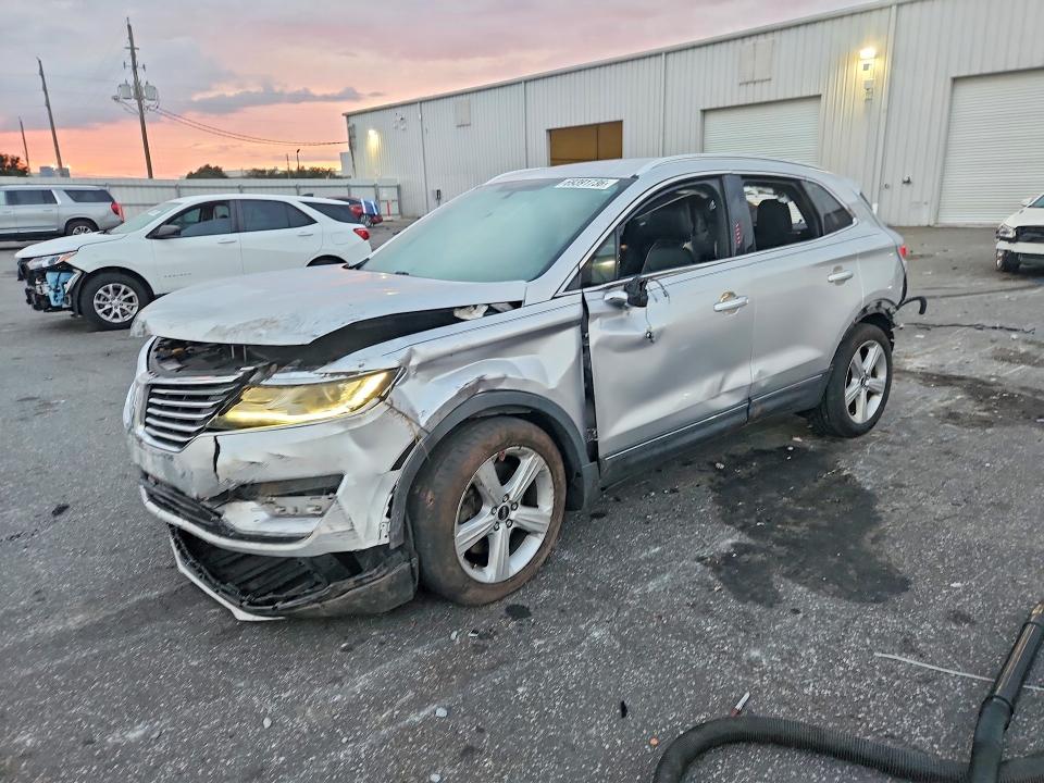 LINCOLN MKC 2017 с VIN 5LMCJ1C9XHUL12088 - Снимка от търг