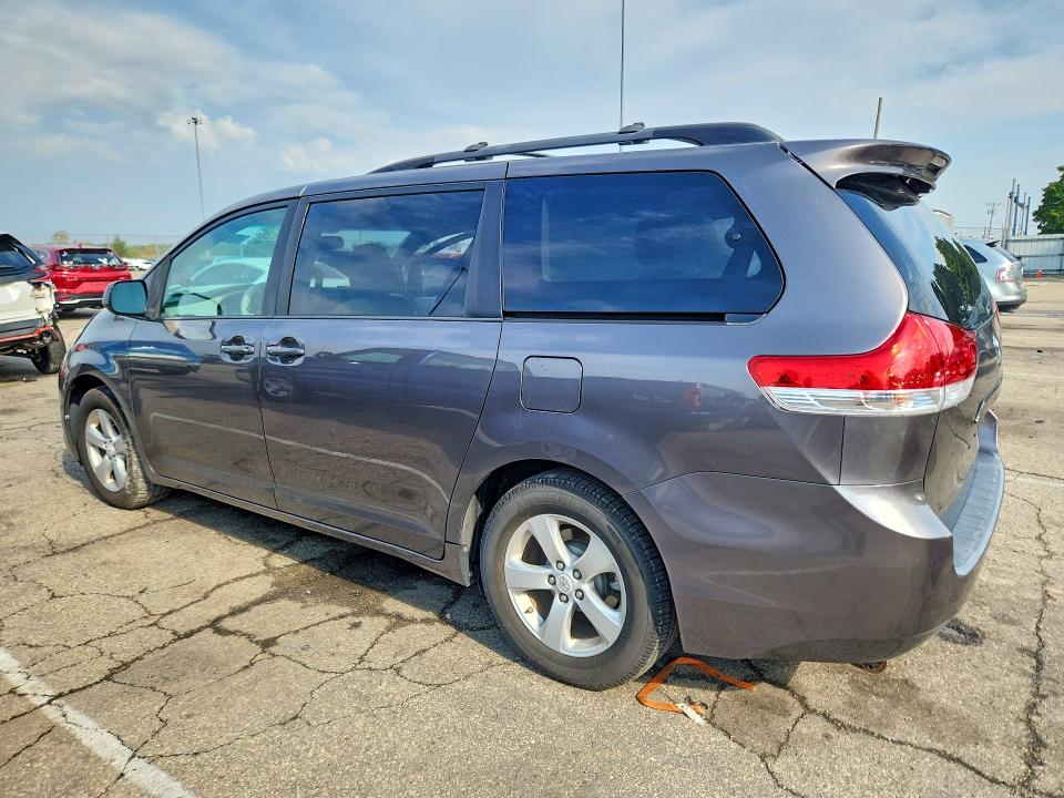 Photo 2 from auction – 2012 TOYOTA SIENNA with VIN 5TDKK3DC1CS241513