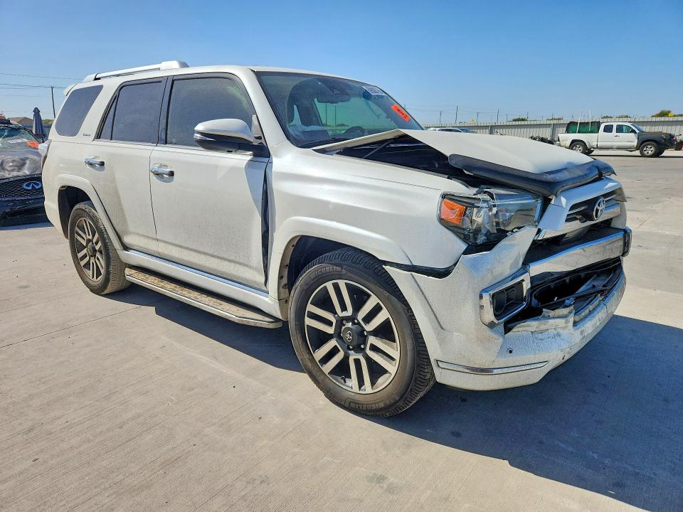 Photo 4 from auction – 2020 TOYOTA 4RUNNER with VIN JTEZU5JR0L5220635