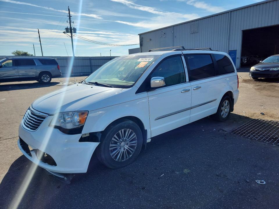 CHRYSLER TOWN & COUNTRY 2016 with VIN 2C4RC1CG1GR188802 - Photo from auction