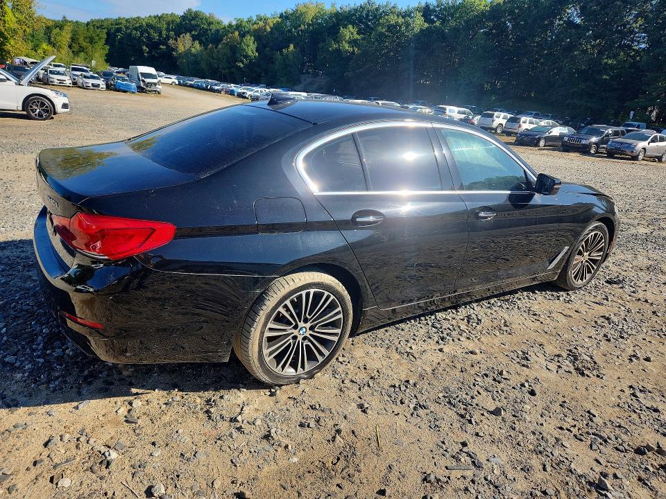 صورة رقم 3 من المزاد - 2017 BMW 540 مع VIN WBAJE7C31HG887502
