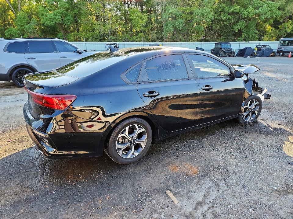 Photo 3 from auction – 2021 KIA FORTE with VIN 3KPF24AD7ME412152