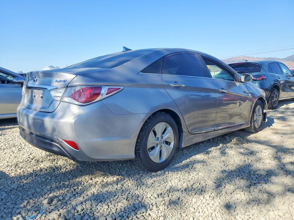 Снимка 3 от търг – 2013 HYUNDAI SONATA с VIN KMHEC4A49DA065107