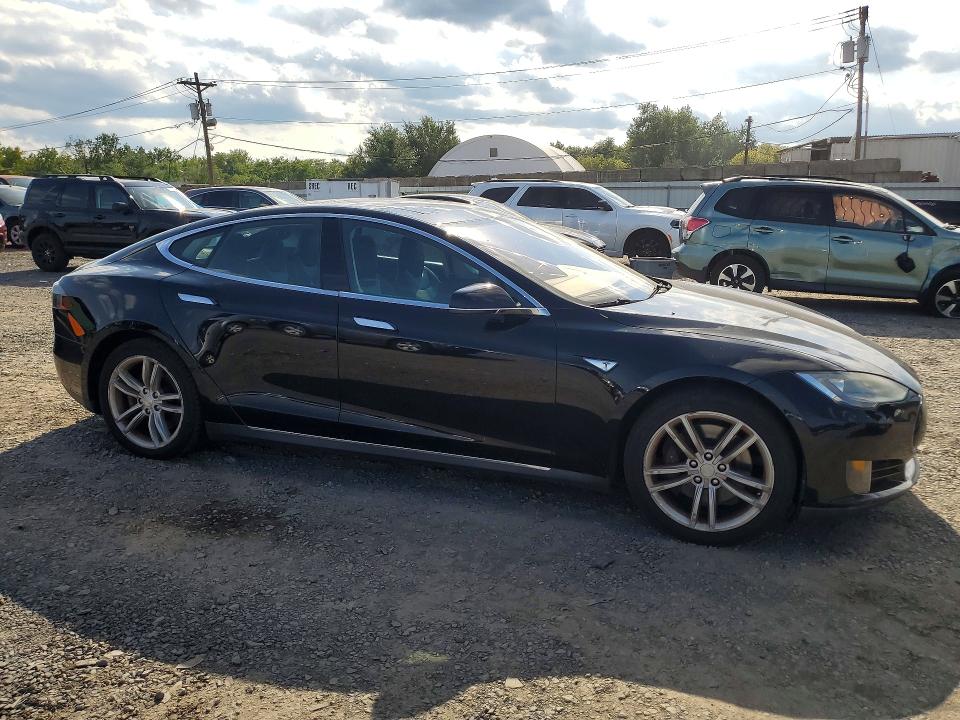 Photo 4 from auction – 2014 TESLA MODEL S with VIN 5YJSA1S15EFP67448