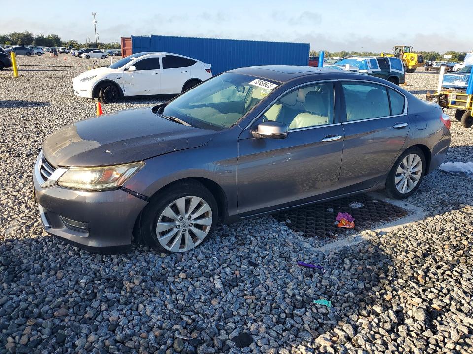 HONDA ACCORD 2013 с VIN 1HGCR3F84DA037488 - Снимка от търг