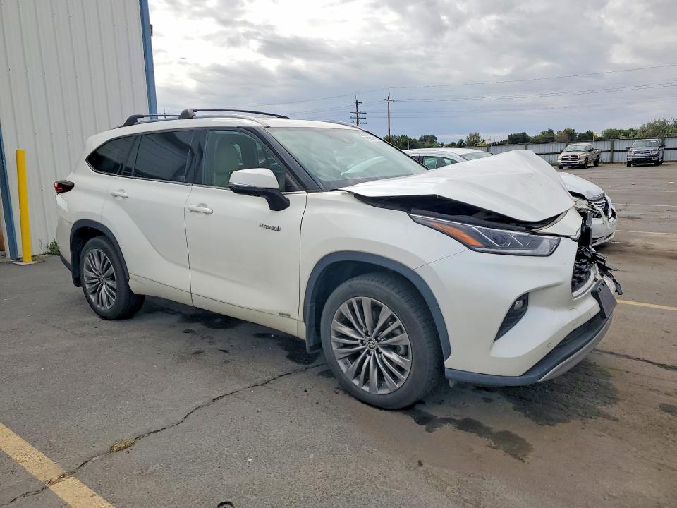 Photo 4 from auction – 2021 TOYOTA HIGHLANDER with VIN 5TDEBRCH3MS055938