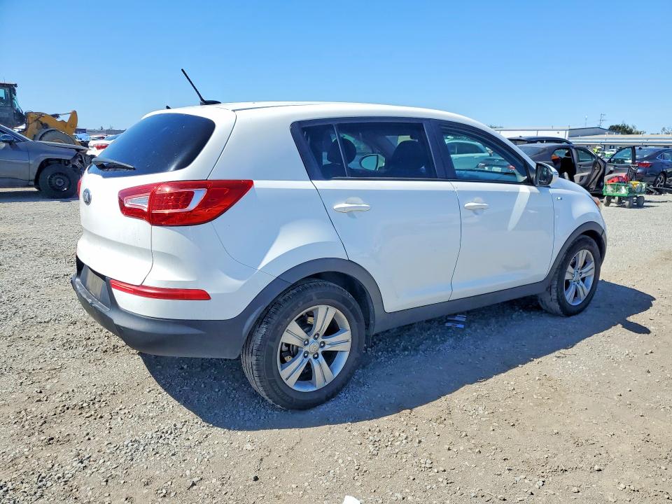 Photo 3 from auction – 2013 KIA SPORTAGE with VIN KNDPBCA28D7467254