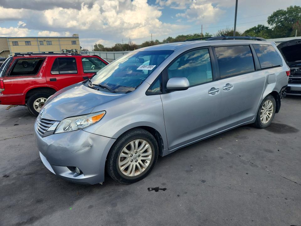 Photo 1 from auction – 2015 TOYOTA SIENNA with VIN 5TDYK3DC5FS682303