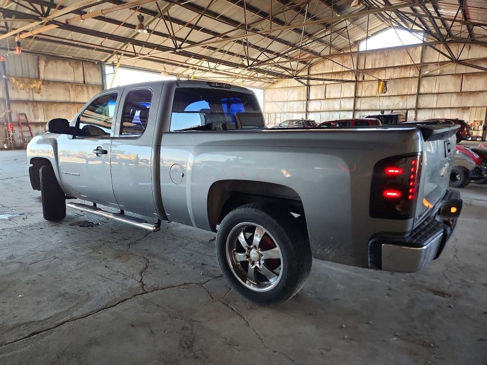 Снимка 2 от търг – 2007 CHEVROLET SILVERADO с VIN 1GCEC19X77Z651988