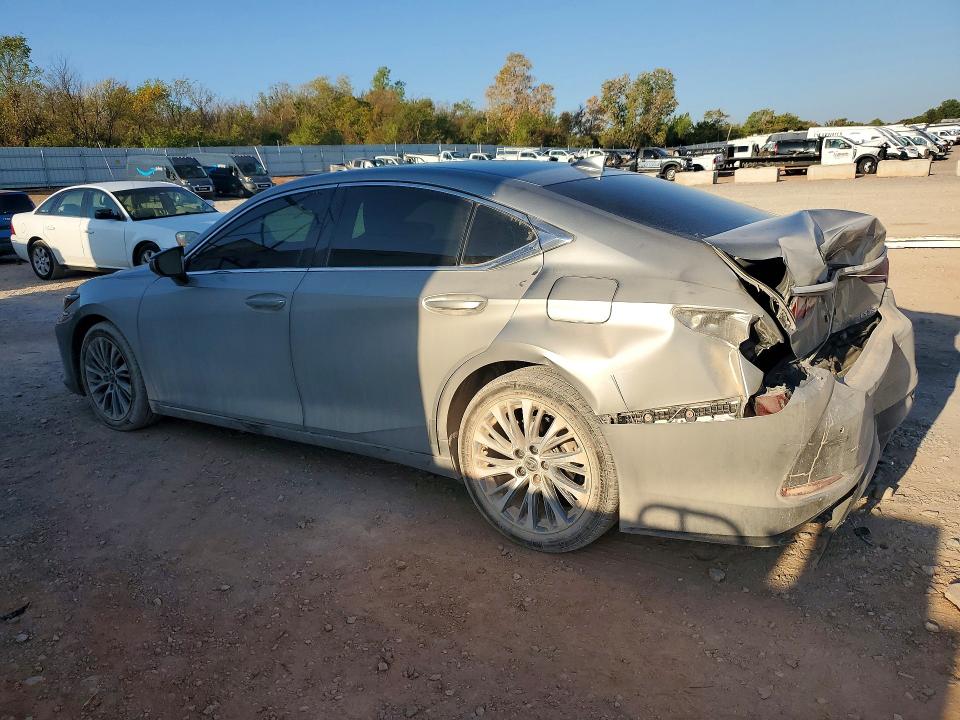 Photo 2 from auction – 2020 LEXUS ES with VIN 58ADZ1B12LU061483